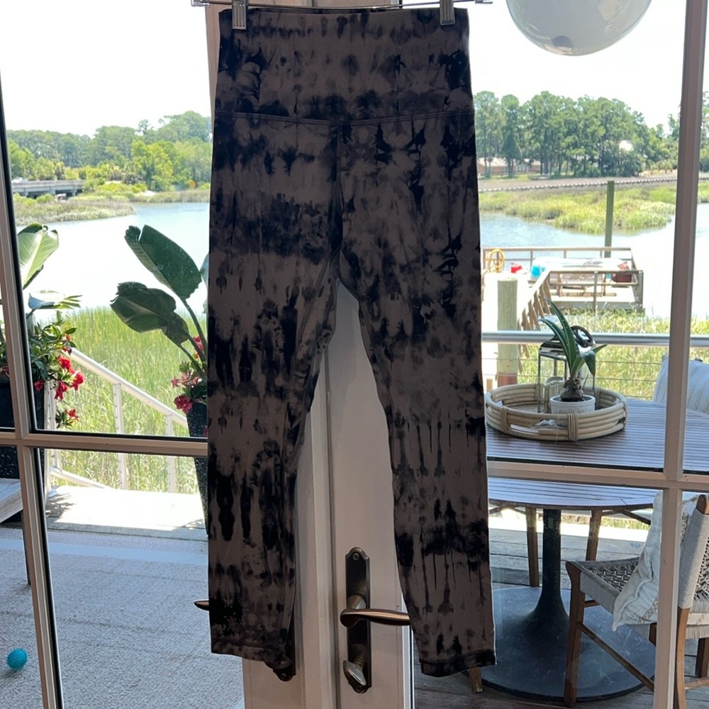 lululemon Align™ High-Rise Size 6 - Picture 8 of 9